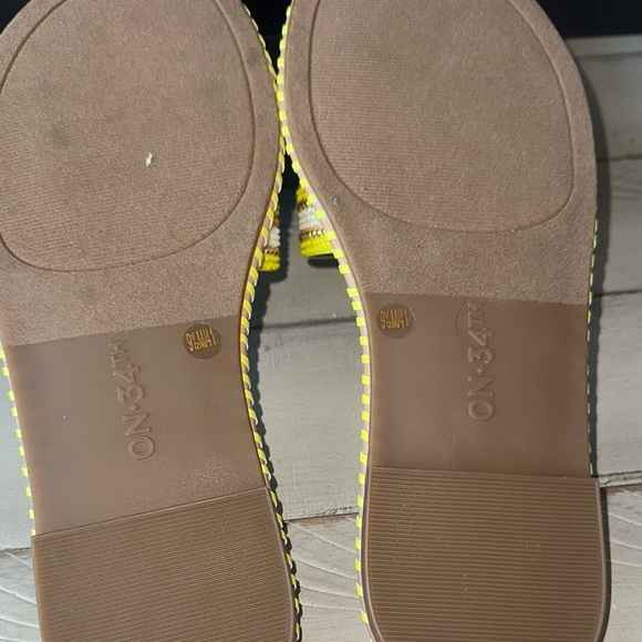 Modern Yellow and White Geometric Sandals‎ - Picture 4 of 5